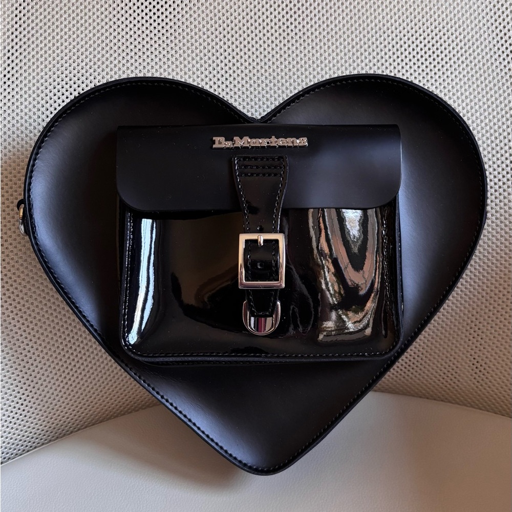 🖤🖤 DR. MARTENS Black Heart-Shaped Leather Bag / Backpack 🖤🖤